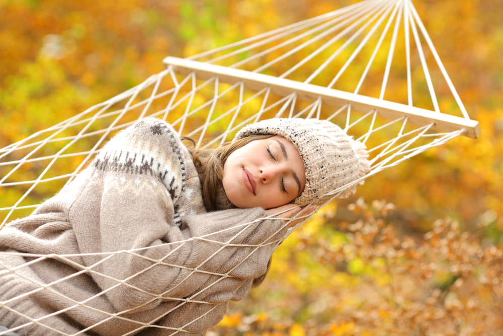 Beauty,woman,sleeping,comfortably,on,rope,hammock,in,a,forest