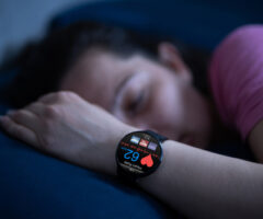 Wearable,sleep,tracking,heart,rate,monitor,smartwatch,in,bed